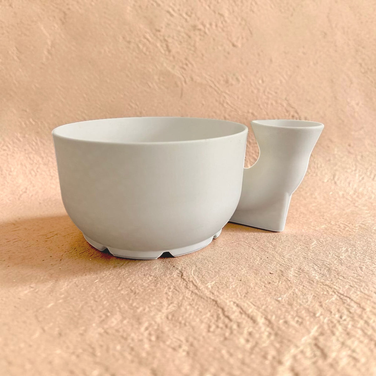 Washer Bowl featuring an innovative design for easily washing, rinsing, and draining seeds, vegetables, and fruits, making everyday food preparation cleaner and more convenient.